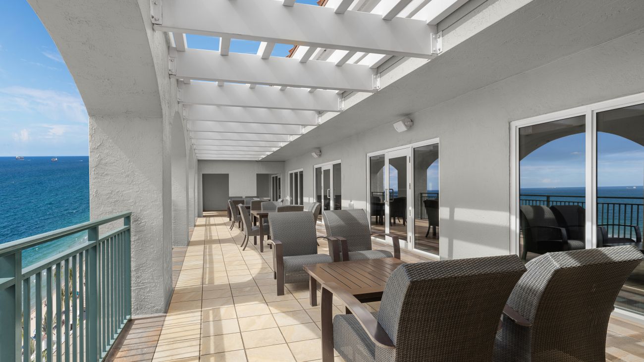Overlook Lounge