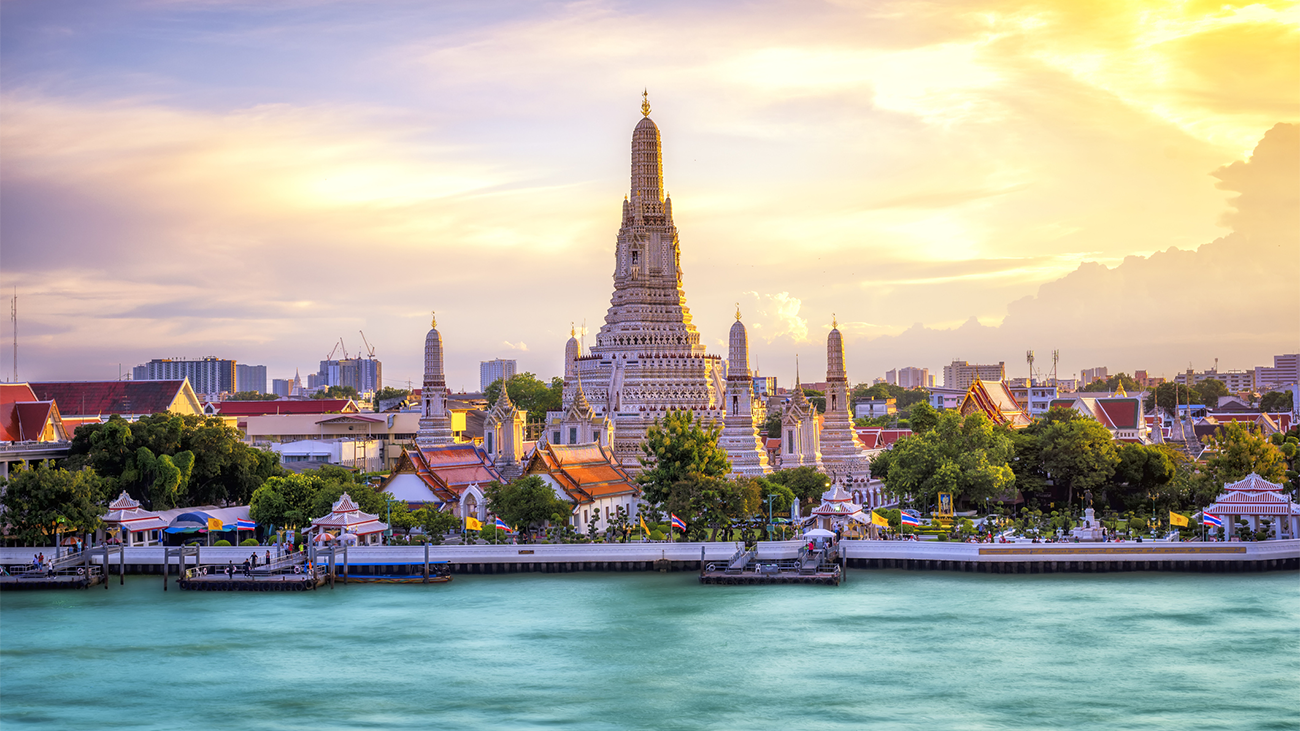 Sunset at the waterfront Wat Arun Temple in Bangkok, Thailand, a Marriott Vacation Club timeshare destination