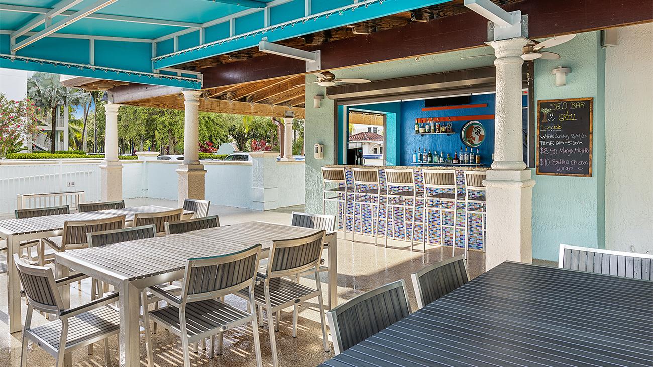 Deco Bar and Grill