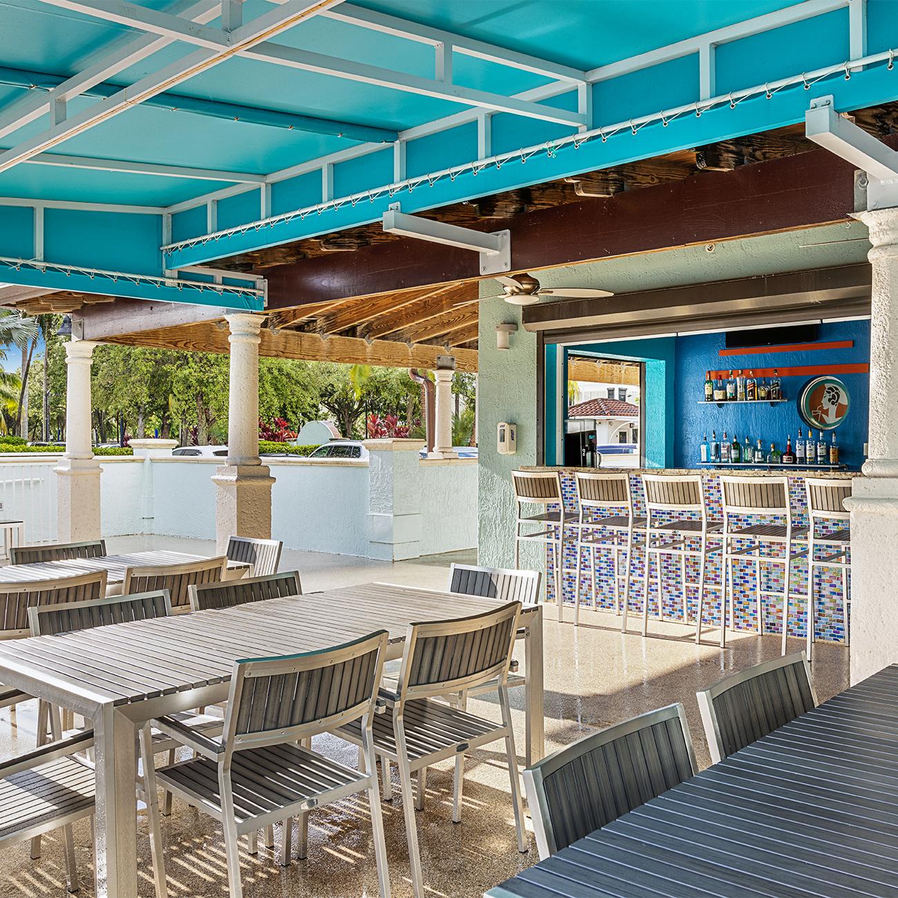 Deco Bar and Grill