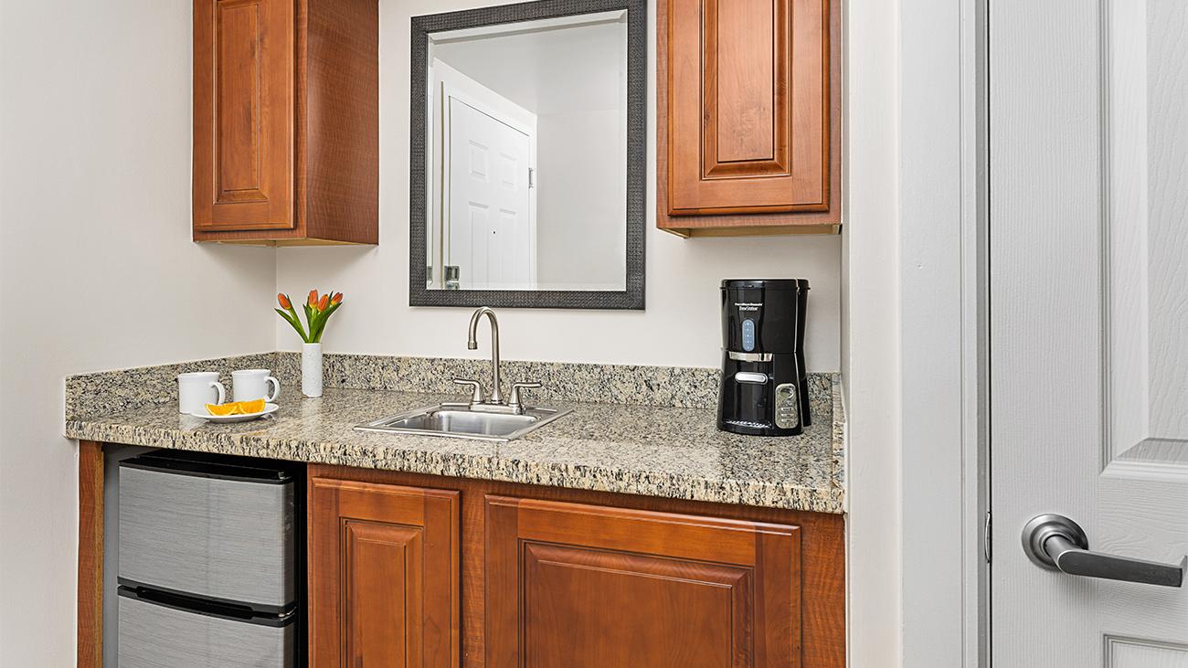 gv-guestroom-guest-kitchenette-interior-photo