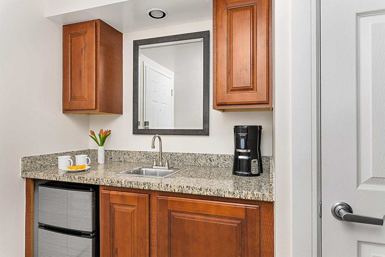gv-guestroom-guest-kitchenette-interior-photo