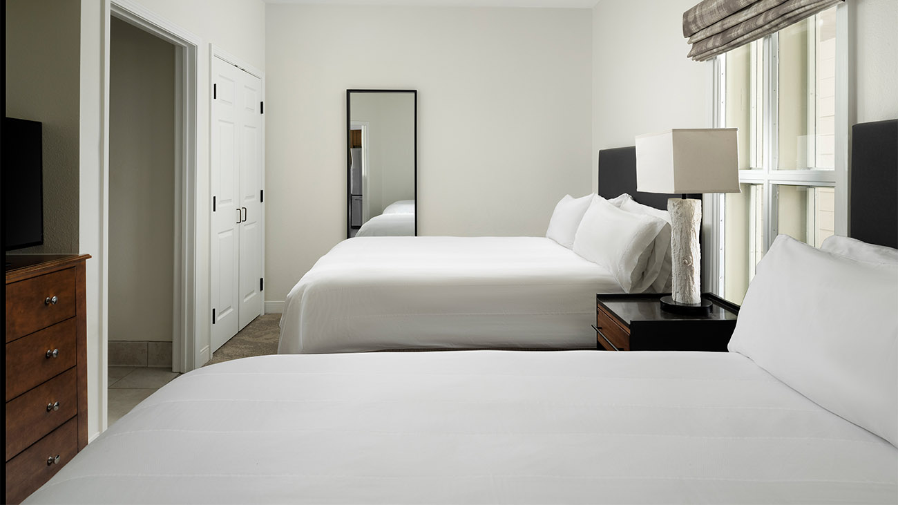 Guest Bedroom, 2 Queens