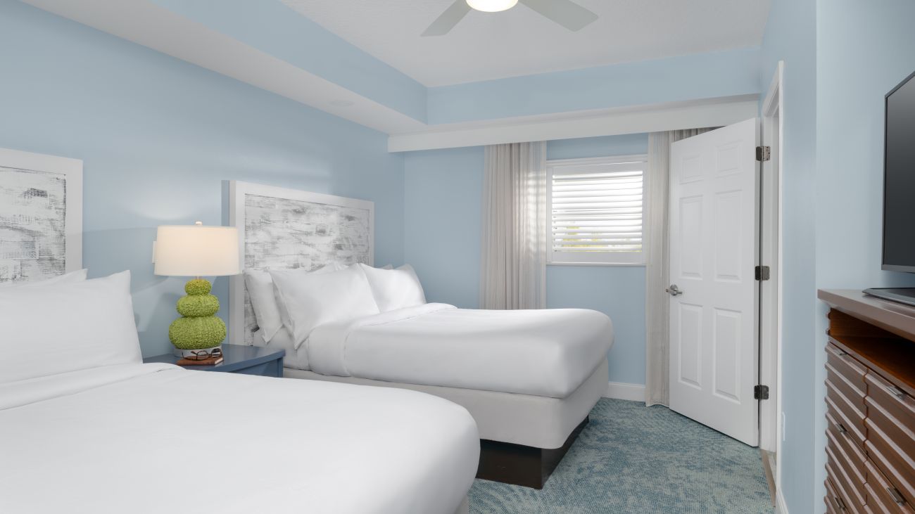 Bedroom, 2 Queens (1- or 2-Bedroom Villa)