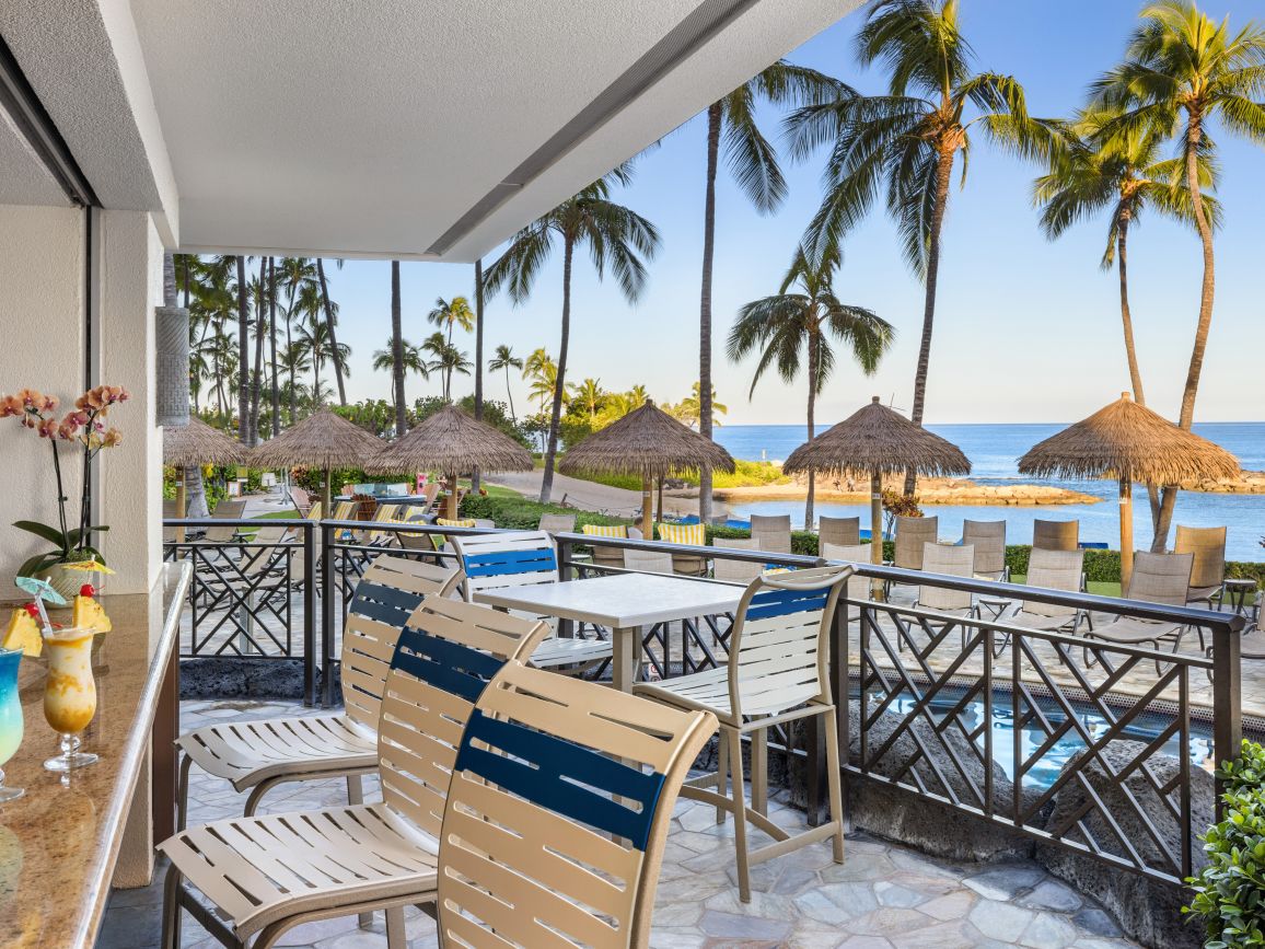 Nai'a Pool Bar