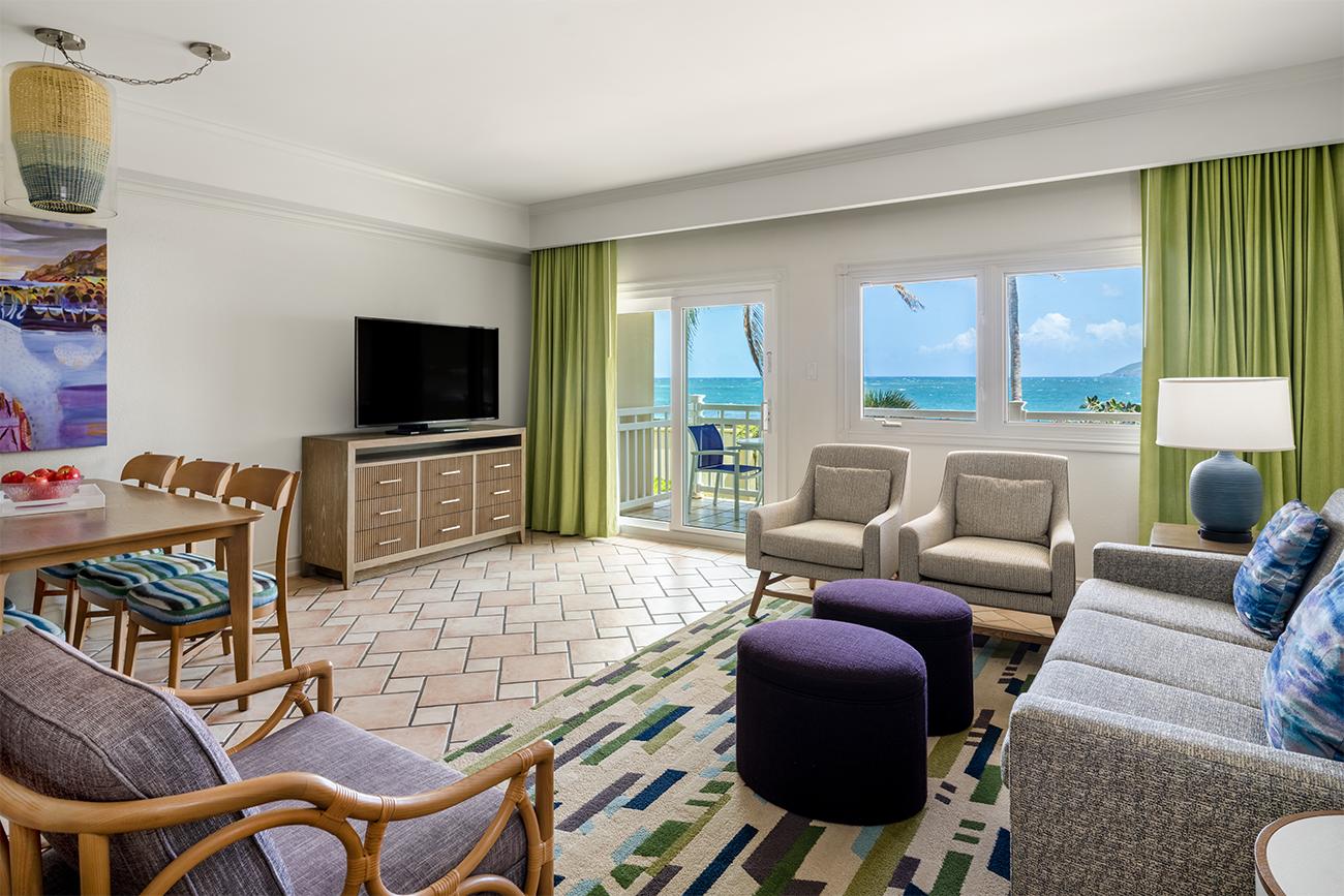 kt-two-bedroom-villa-ocean-view-tovi-tobt-living-room-interior-photo
