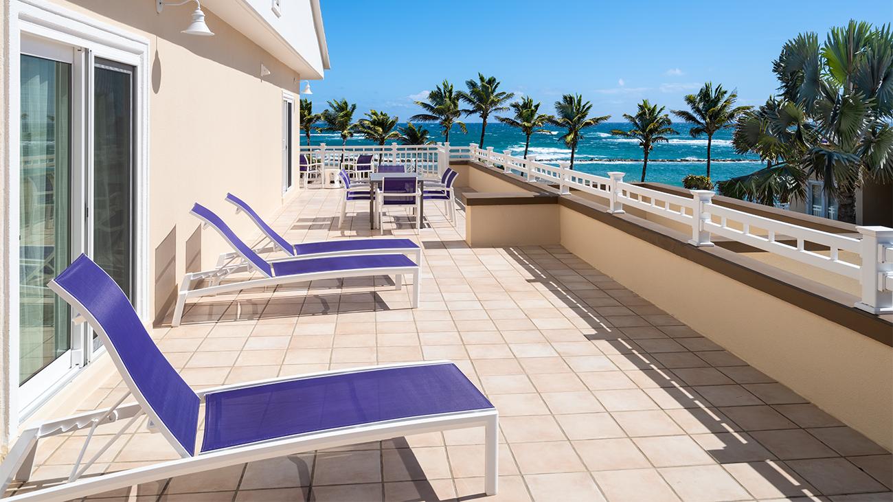 kt-three-bedroom-villa-oceanside-thvi-balcony-interior-photo