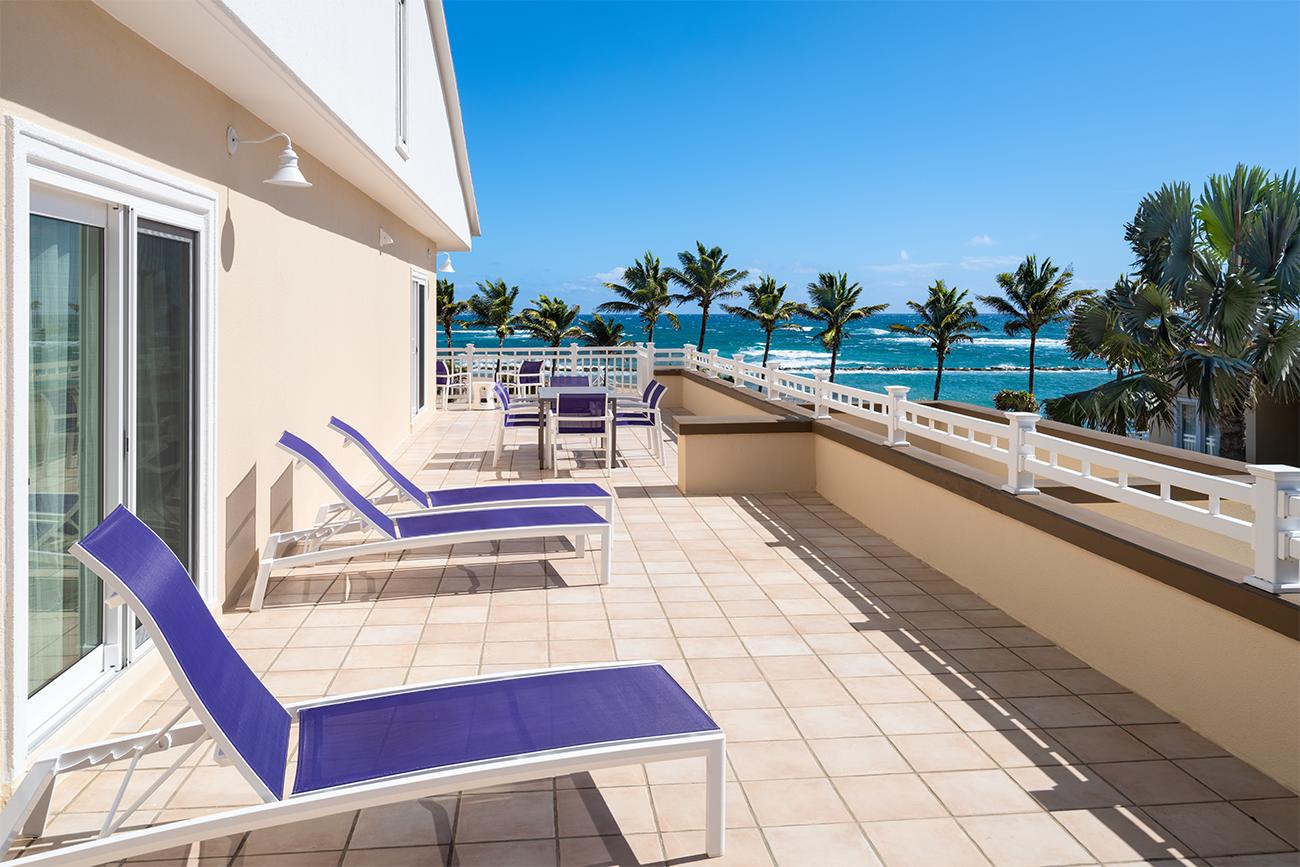 kt-three-bedroom-villa-oceanside-thvi-balcony-interior-photo