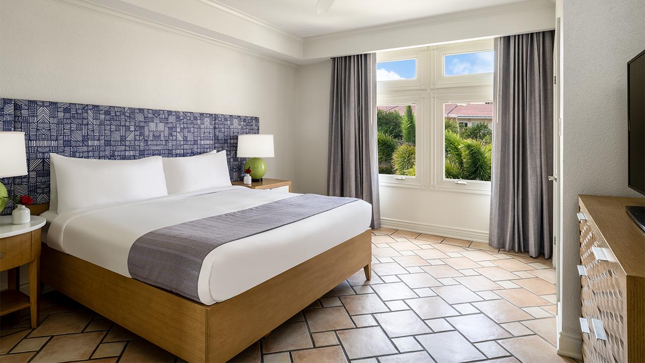 kt-three-bedroom-villa-ocean-view-vitb-guest-bedroom-interior-photo