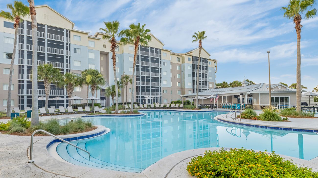 le-amenity-pool-photo
