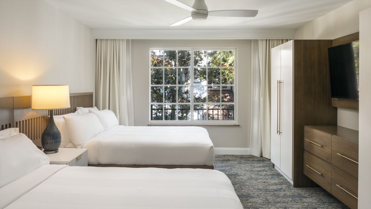 Guest Bedroom, 2 Queens