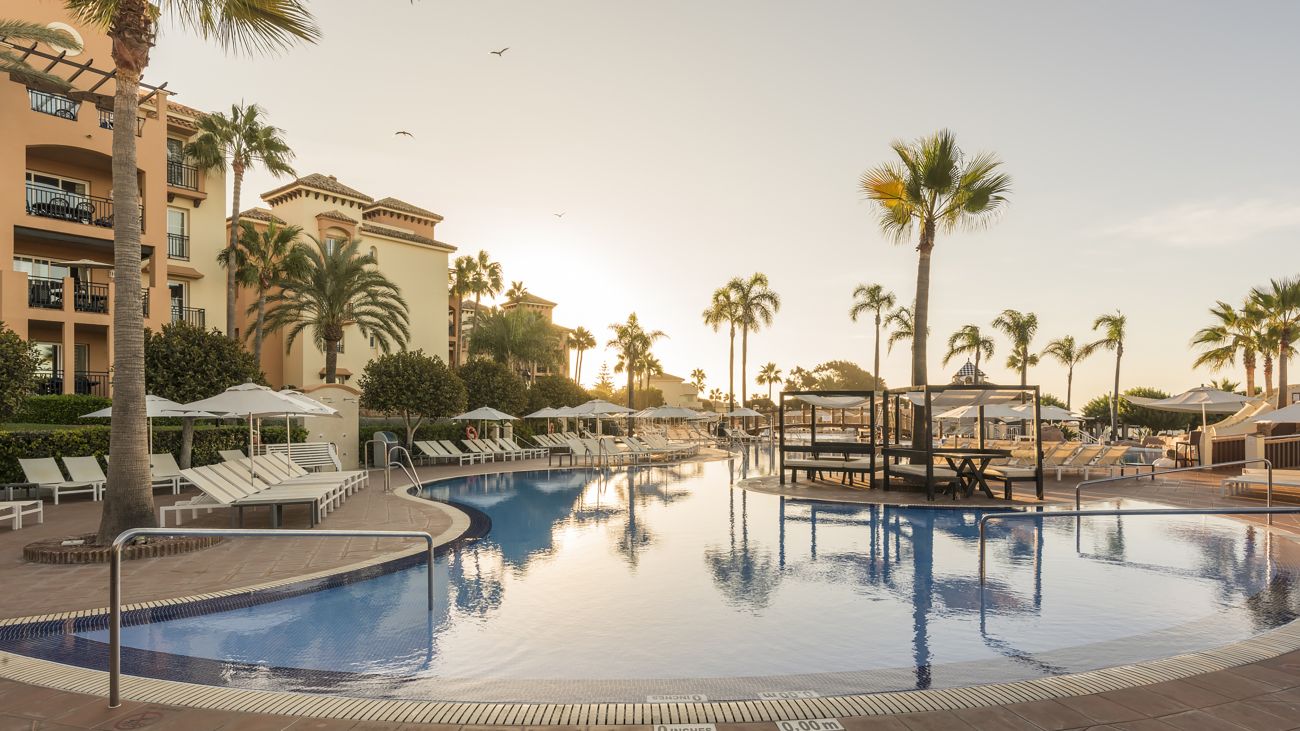 mb-amenity-pool-photo