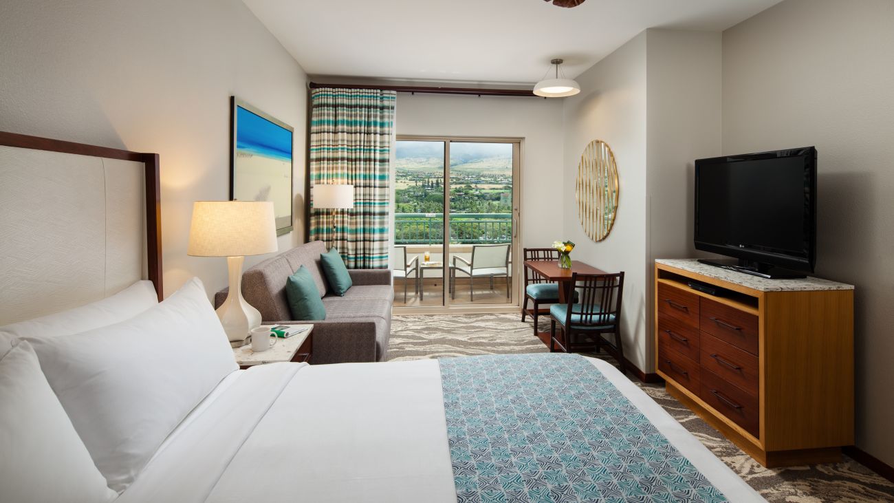 mu-guestroom-two-bedroom-lahaina-napili-towers-guestroom-interior-photo
