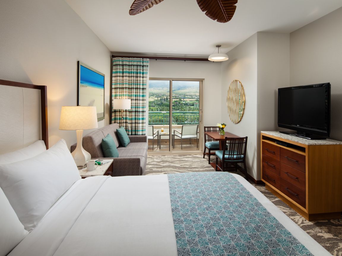 mu-guestroom-two-bedroom-lahaina-napili-towers-guestroom-interior-photo