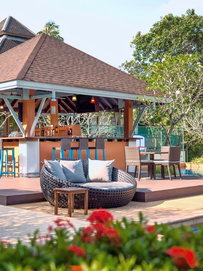 Aqua Pool Bar