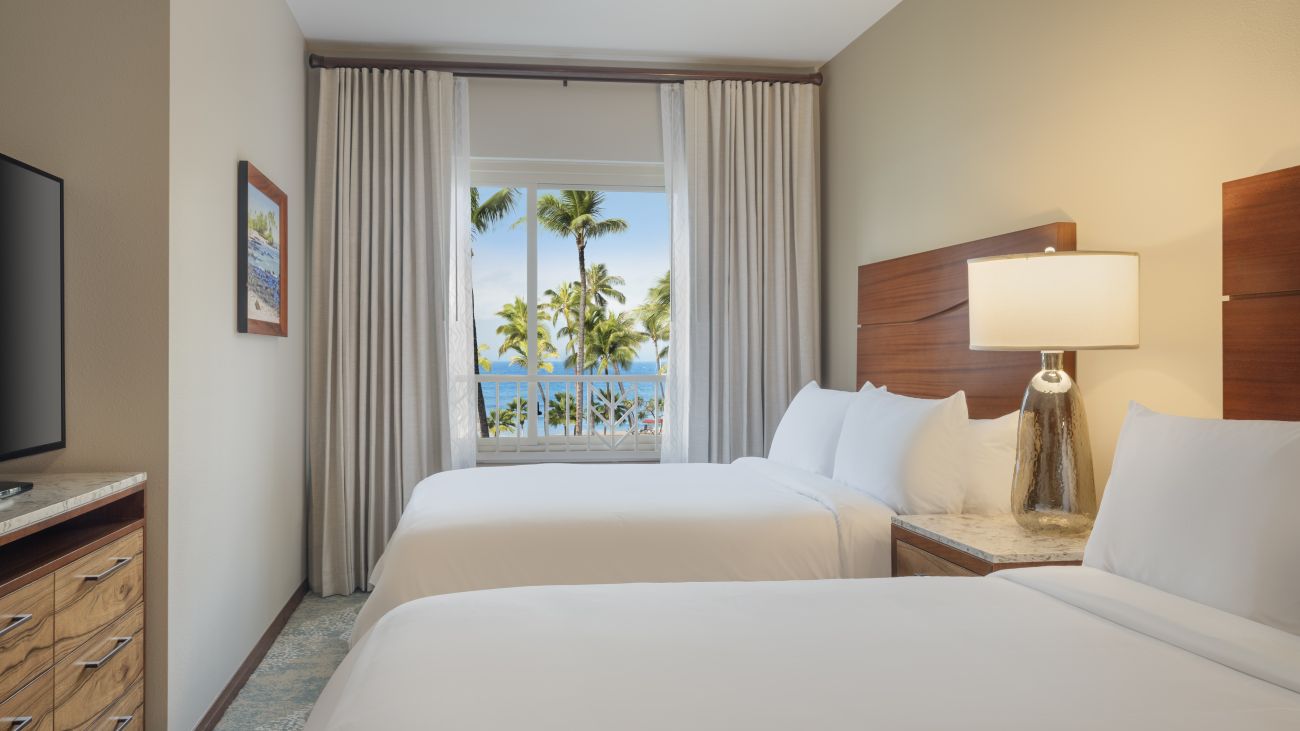 mu-two-and-three-bedroom-lahaina-napili-towers-double-bedroom-interior-photo