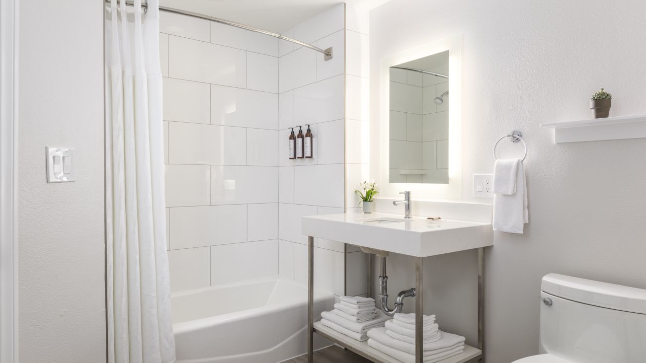 nc-two-bedroom-guest-bathroom-interior-photo