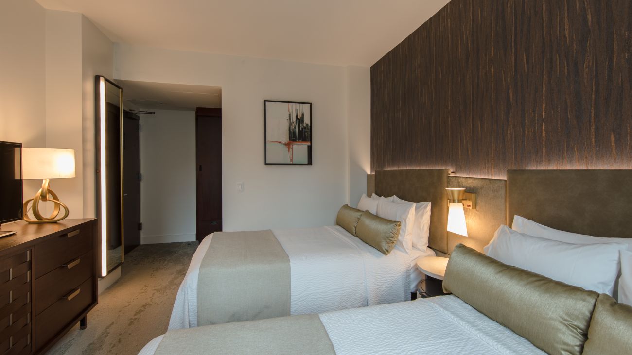 ny-double-guestroom-ccty-guestroom-interior-photo