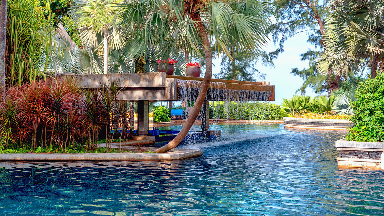 South Pool - Splash Swim Up Bar