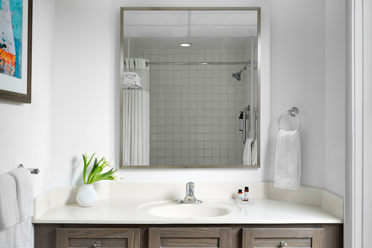 Guestroom/Studio Bathroom