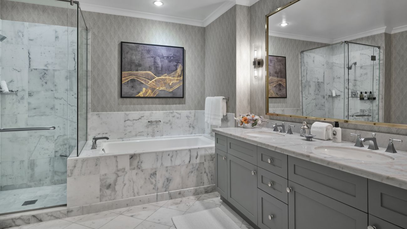 rf-three-bedroom-residence-bathroom-interior-photo