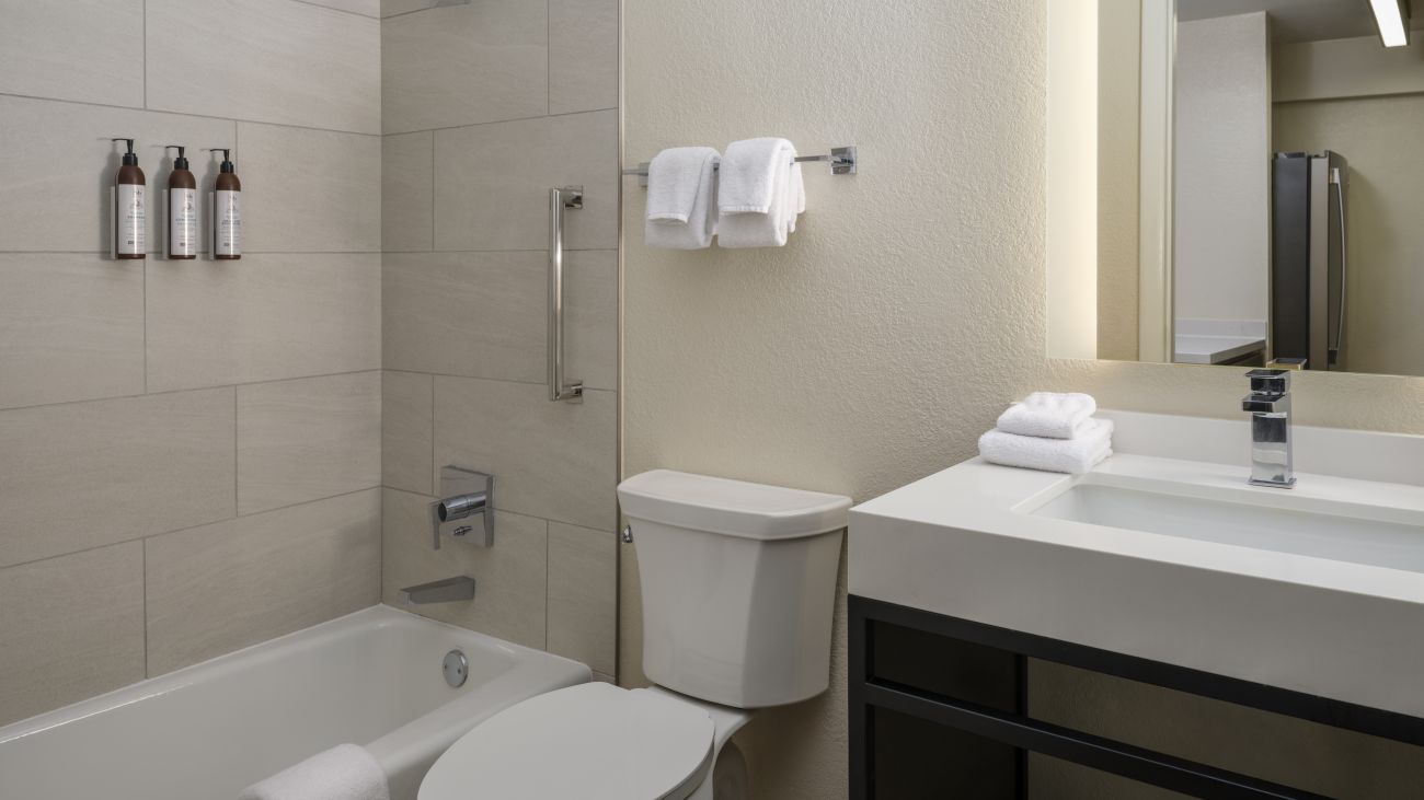 ss-birch-studio,-bathroom-(biso,-bioo,-biot,-bitt),-interior-photo