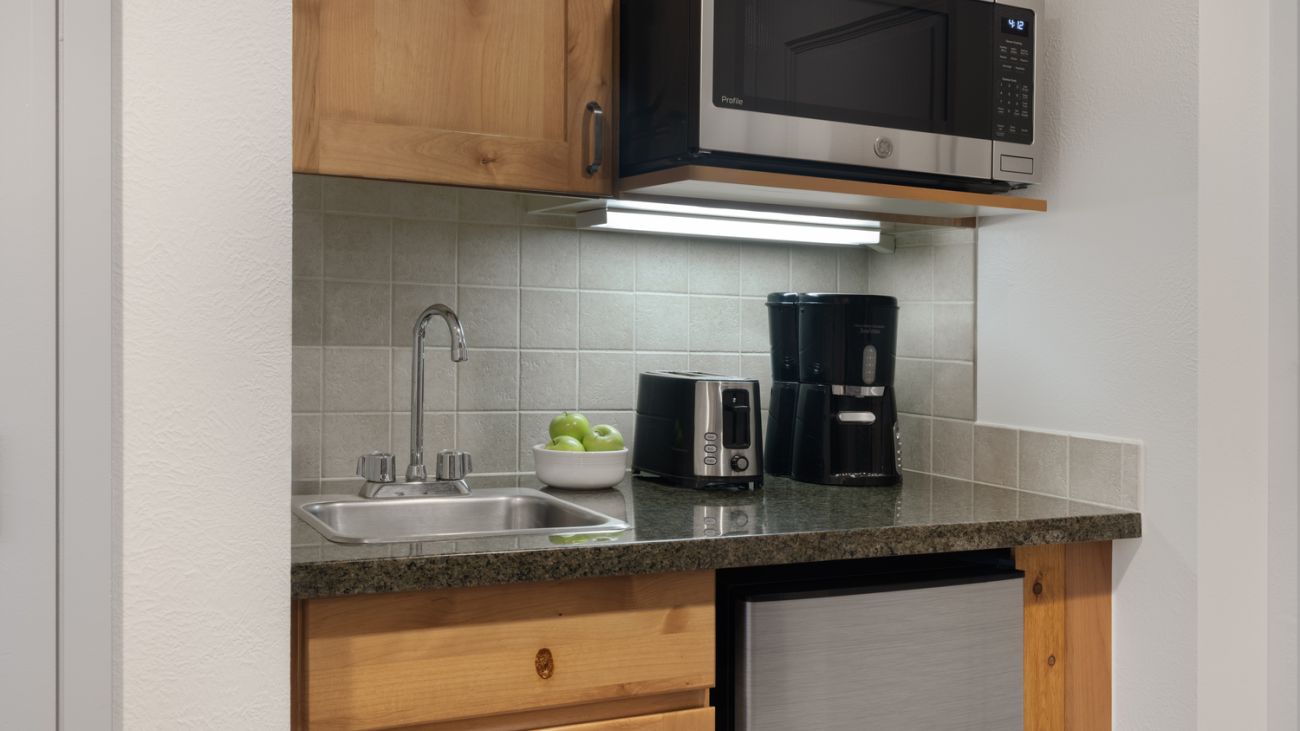 tl-guestroom-two-bedroom-kitchenette-interior-photo
