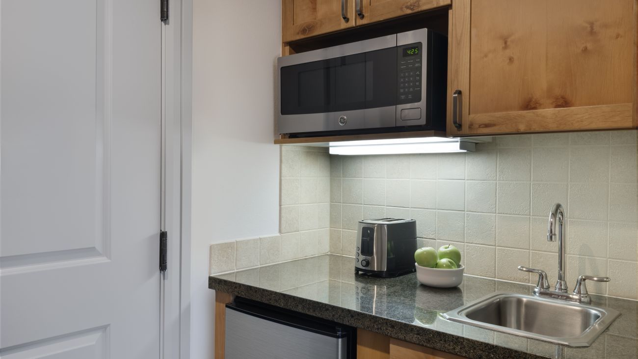 tl-guestroom-three-bedroom-kitchenette-interior-photo