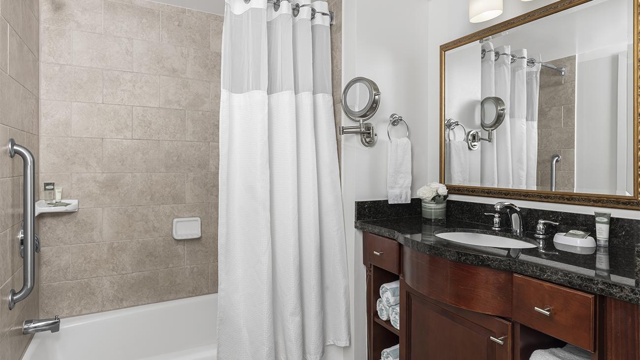 uv-three-bedroom-villa-guest-bathroom-interior-photo