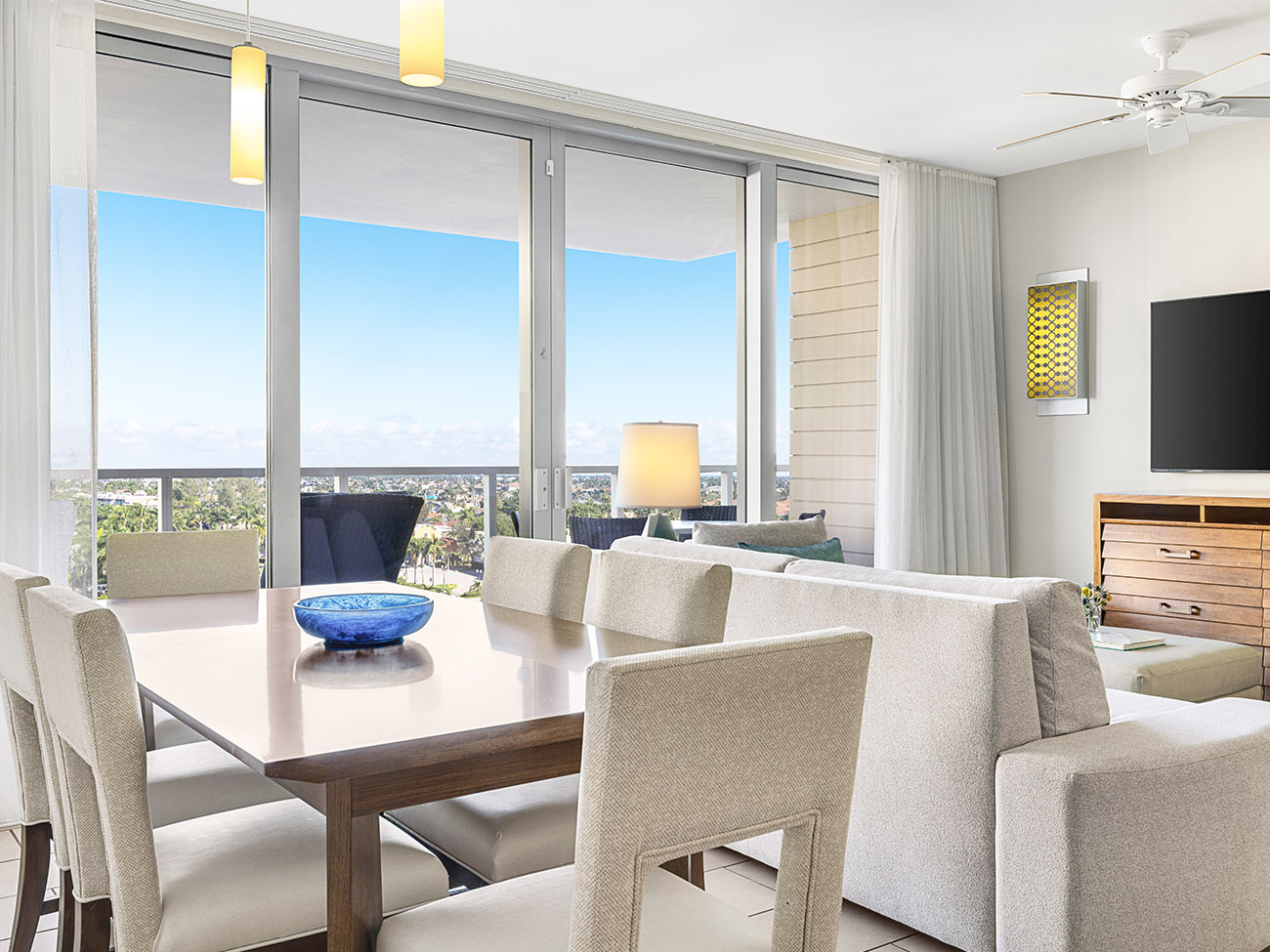 za-two-three-bed-island-view-dining-room-interior-photo