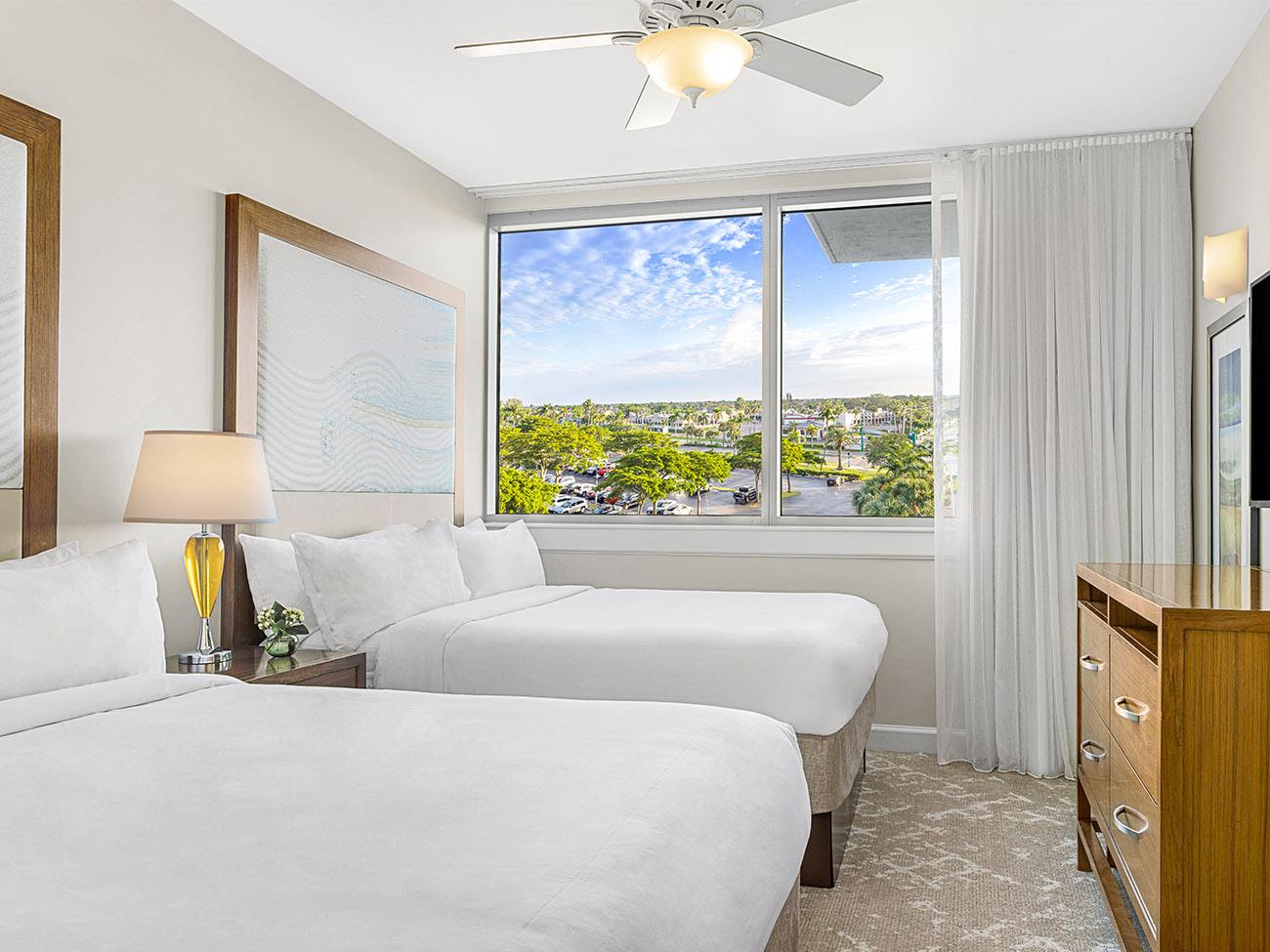 za-two-three-bed-island-view-guest-bedroom-interior-photo