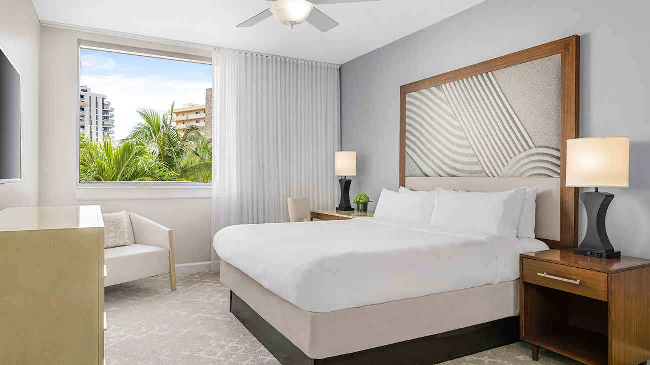 za-two-three-bed-poolside-lower-primary-bedroom-interior-photo