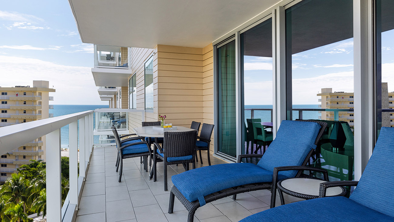 za-two-three-bed-poolside-lower-balcony-interior-photo