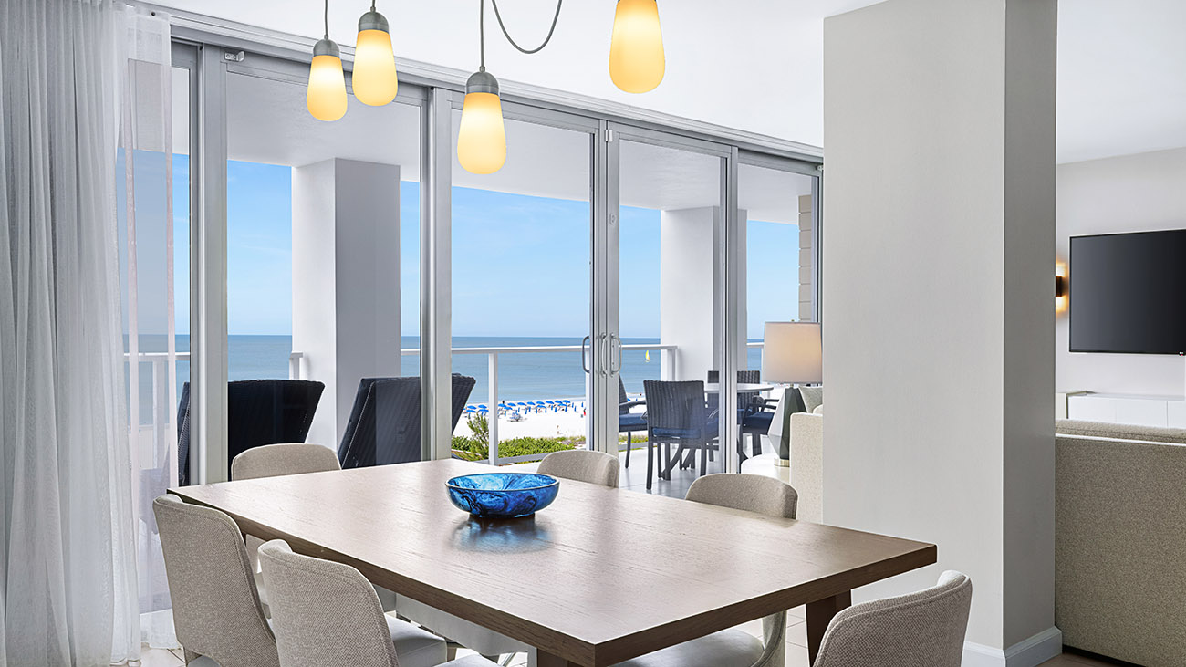za-two-bedroom-gulf-view-dining-room-interior-photo