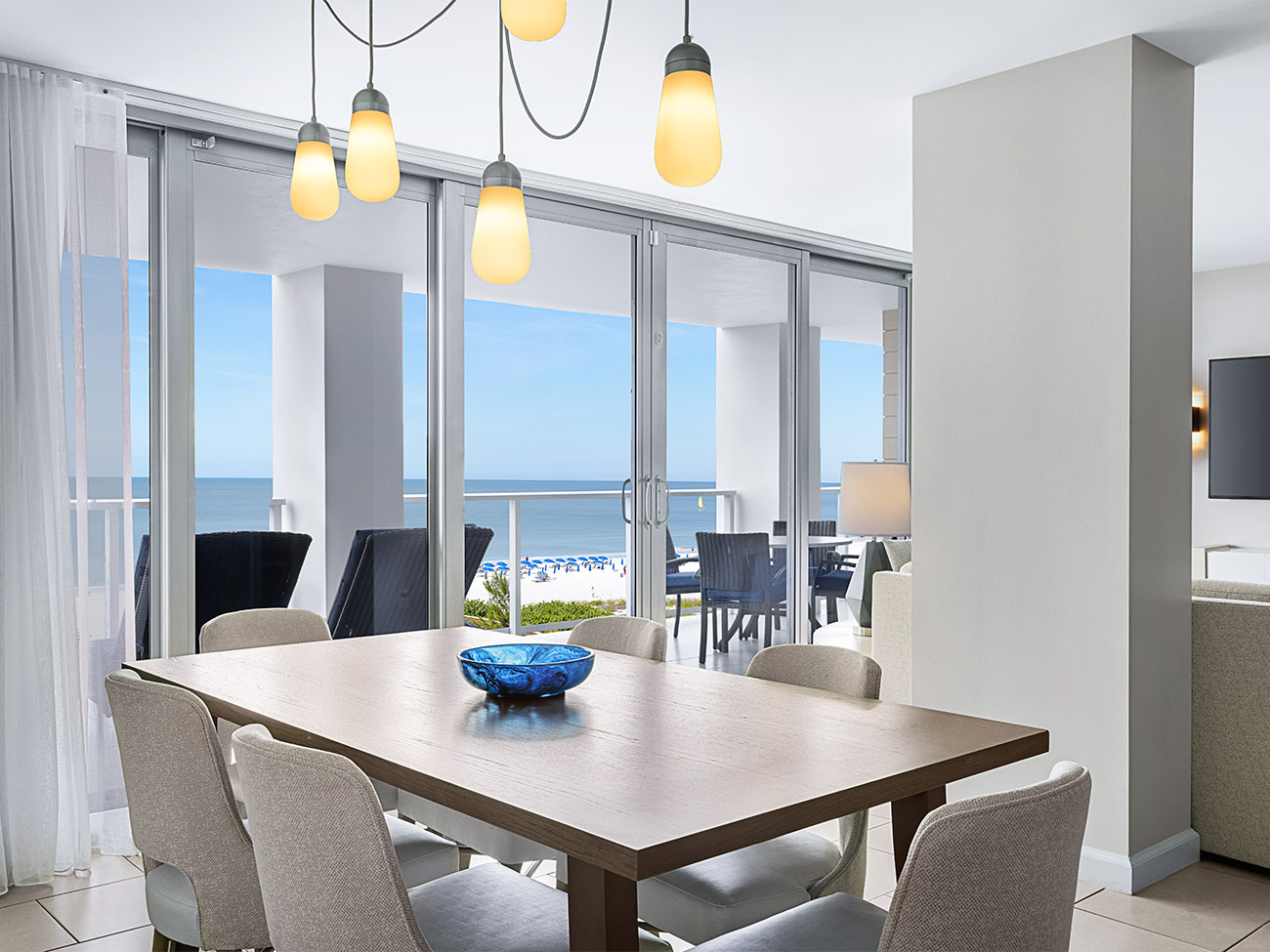 za-two-bedroom-gulf-view-dining-room-interior-photo