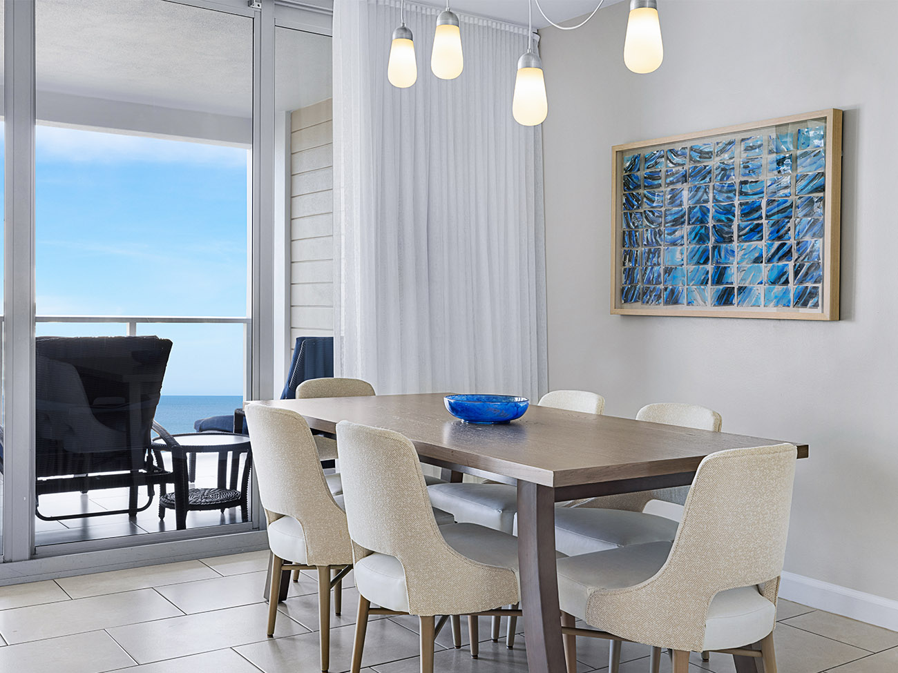 za-two-bedroom-gulf-side-dining-area-interior-photo