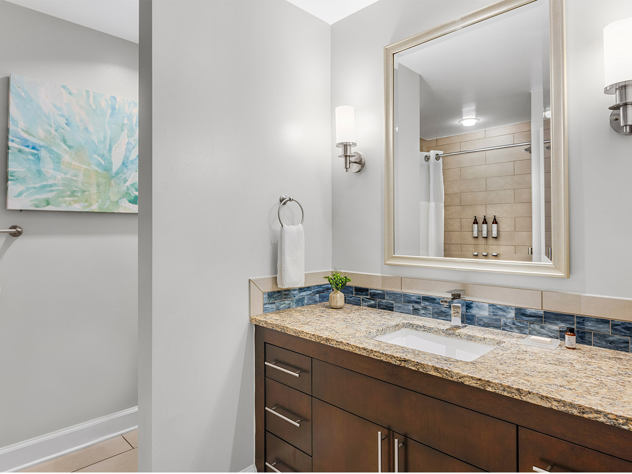 za-three-bedroom-all-third-bathroom-interior-photo