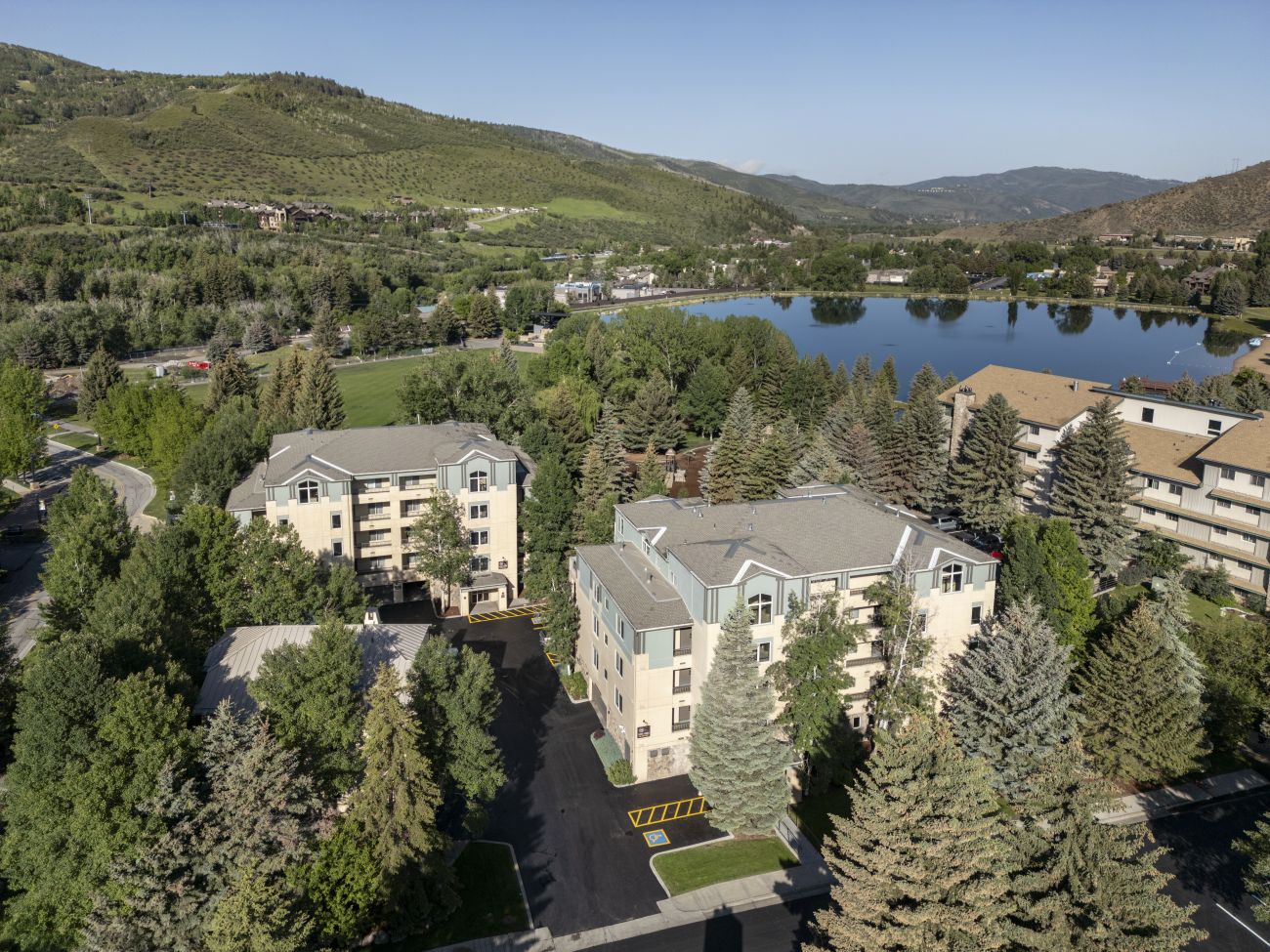 Image of Sheraton Lakeside Terrace Villas at Mountain Vista in Avon. Image of Sheraton Lakeside Terrace Villas at Mountain Vista in Avon.