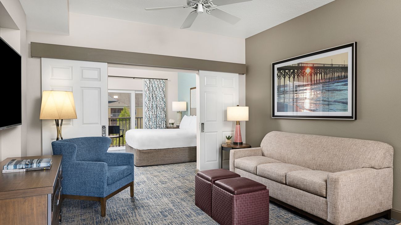 sbp-palmetto-one-bedroom-two-bedroom-lockoff-three-bedroom-lockoff-bedroom-and-living-area-interior-photo