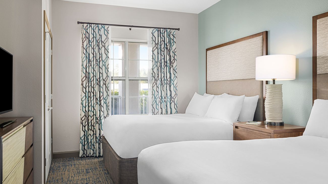 sbp-palmetto-two-bedroom-and-three-bedroom-lockoff-bedroom-interior-photo