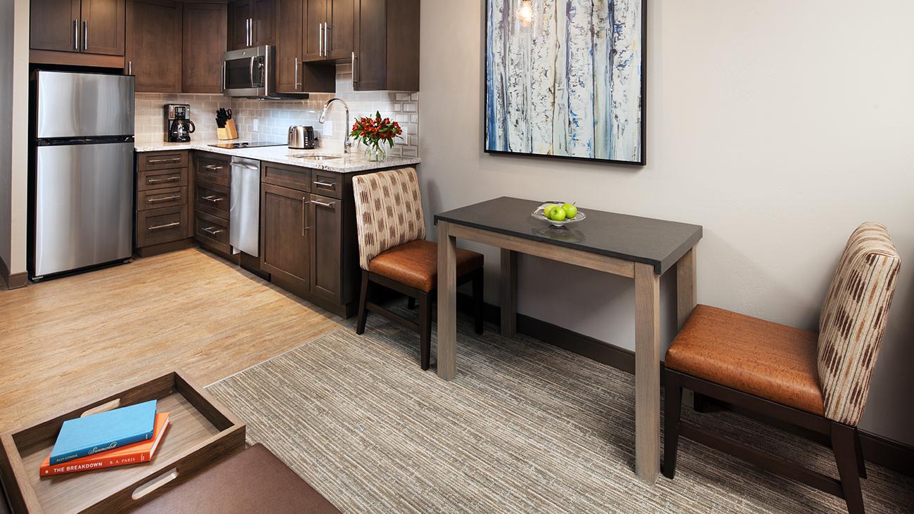 ssr-three-bedroom-lockoff-dining-area-kitchenette-interior-photo