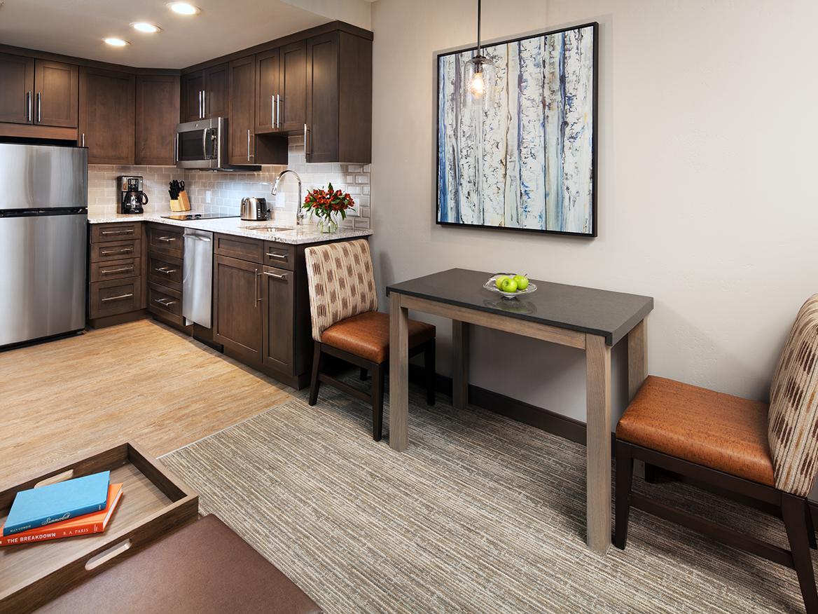 ssr-three-bedroom-lockoff-dining-area-kitchenette-interior-photo