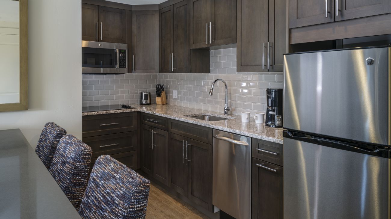 ssr-two-bedroom-villa-west-tower-three-bedroom-lockoff-dining-kitchen-interior-photo