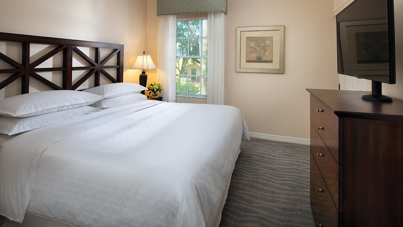 King Bedroom (Guest of a Two-Bedroom)
