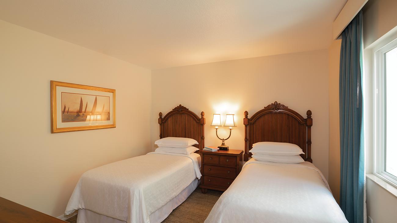 Bedroom With Twin Beds