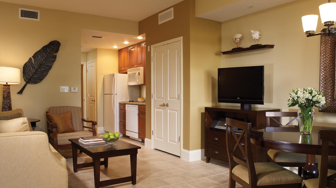 svv-st-augustine-three-bedroom-lockoff-living-room-two-interior-photo