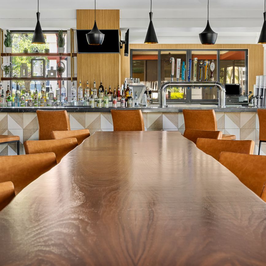 Breeze Bar & Grille