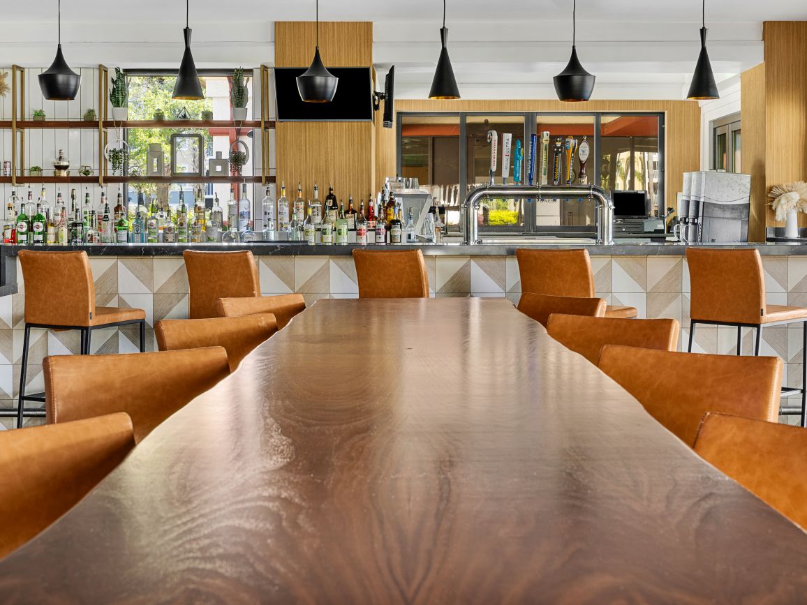 Breeze Bar & Grille