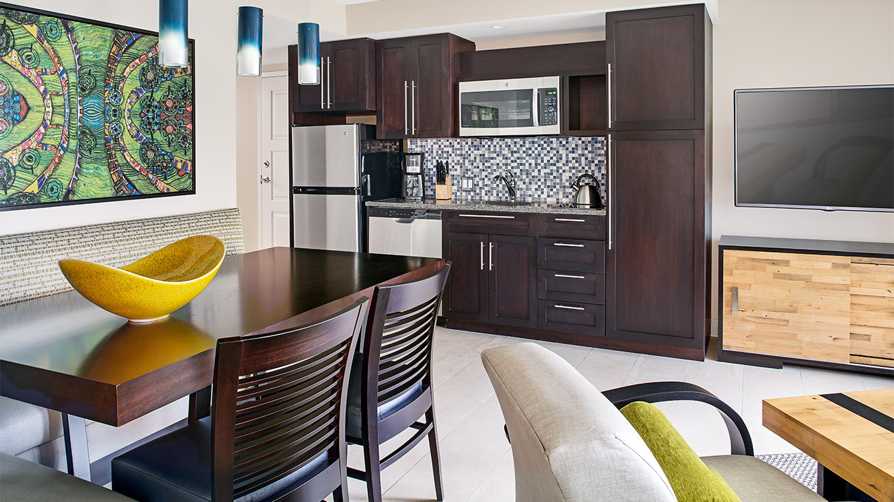 wsj-coral-vista-two-and-three-bedrom-villa-dining-kitchen-interior-photo