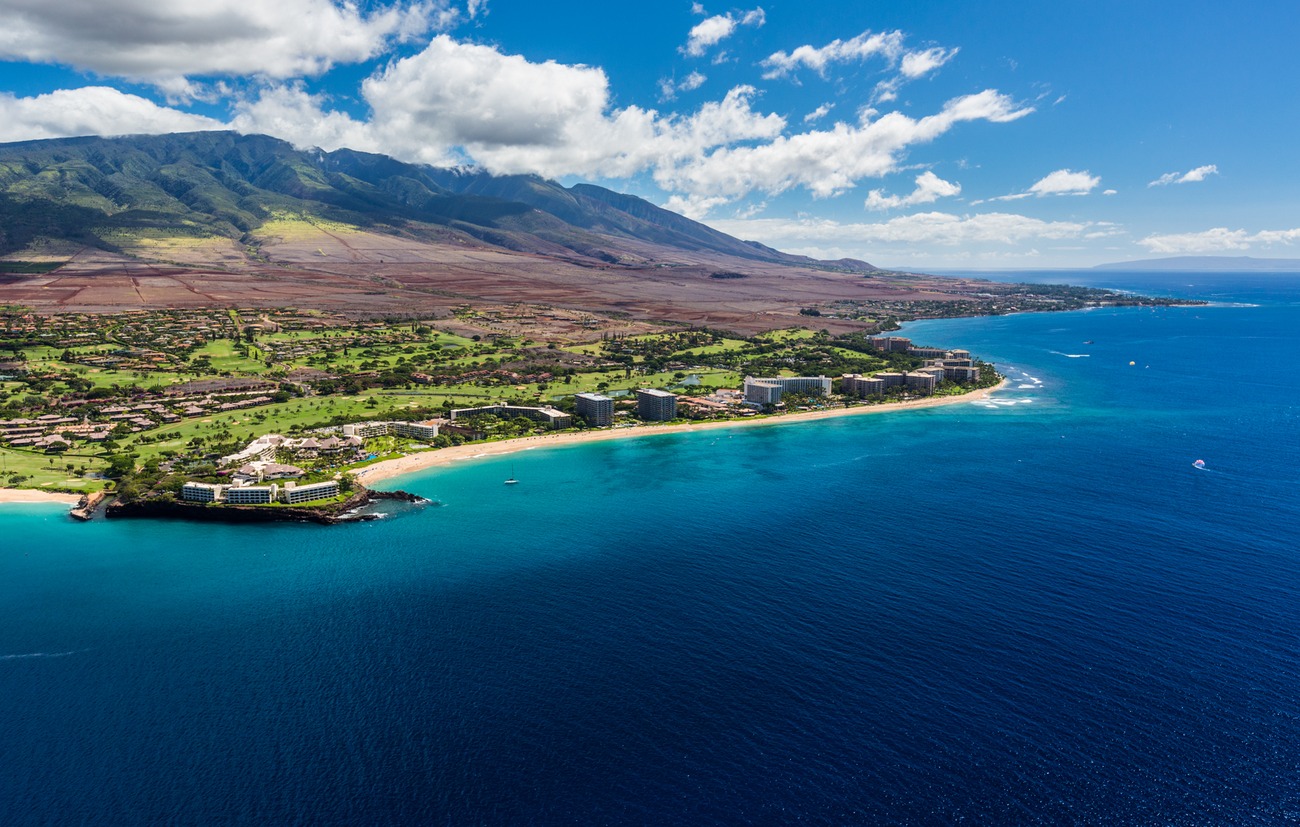 SUP-25079_02_Kaanapali_Beach_6704149-Kaanapali-Credit-Hawaii_Tourism_Authority___29__3A_Tor_Johnson.jpg